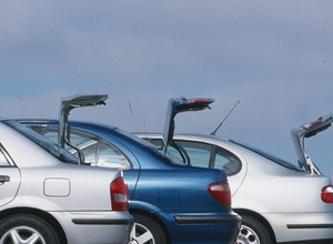 Seat Toledo kontra Nissan Almera i Mazda 323 - Używana limuzyny z ambicjami za nieduże pieniądze
