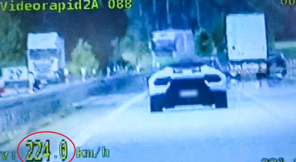 Lamborghini z prędkością 224 km/h na autostradzie