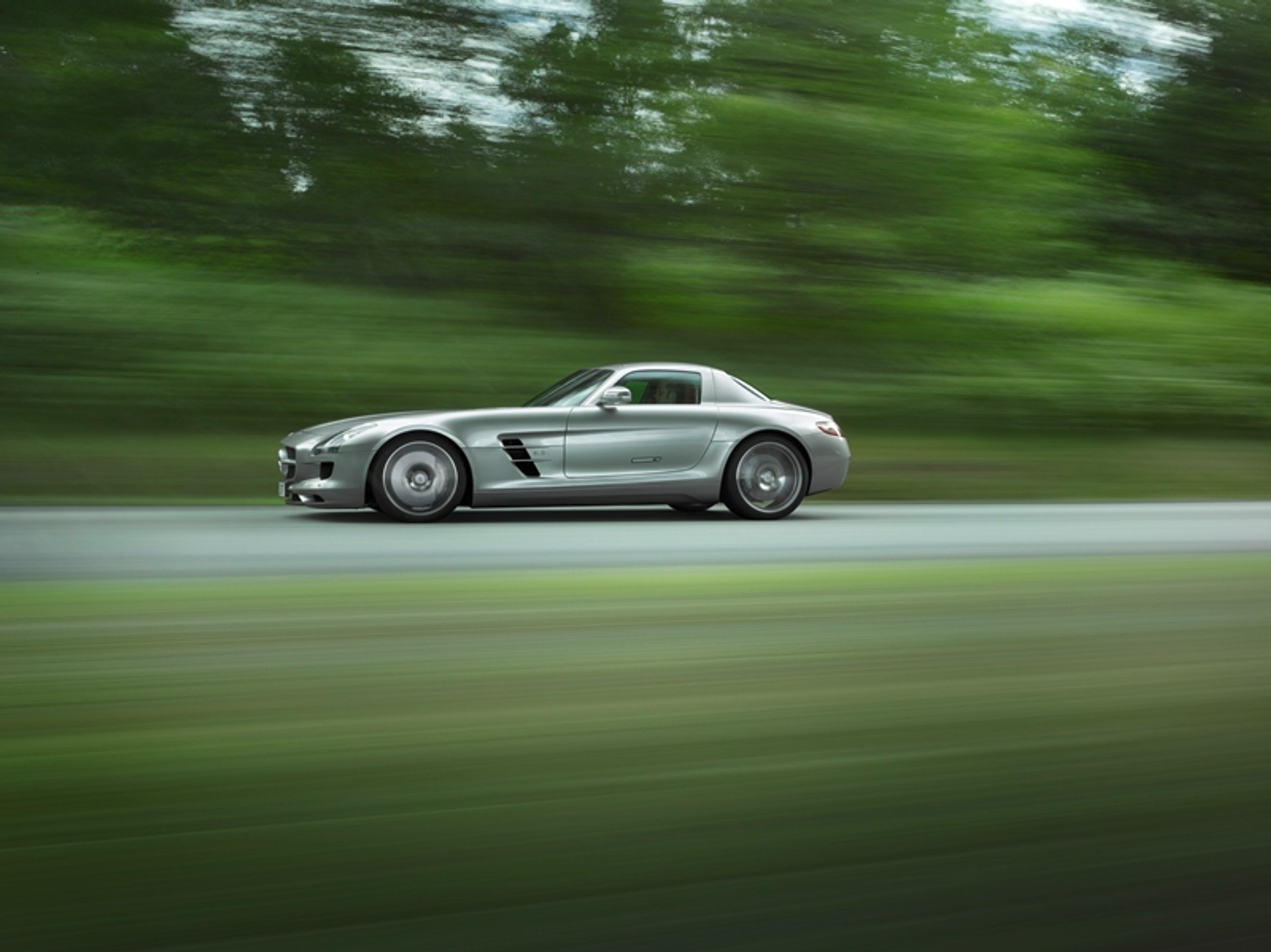 Mercedes SLS AMG w całej okazałaości
