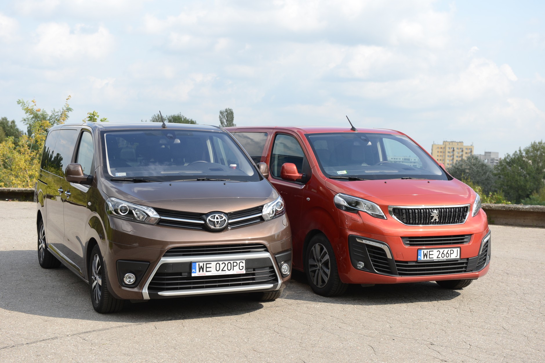 Peugeot Traveller i Toyota Proace