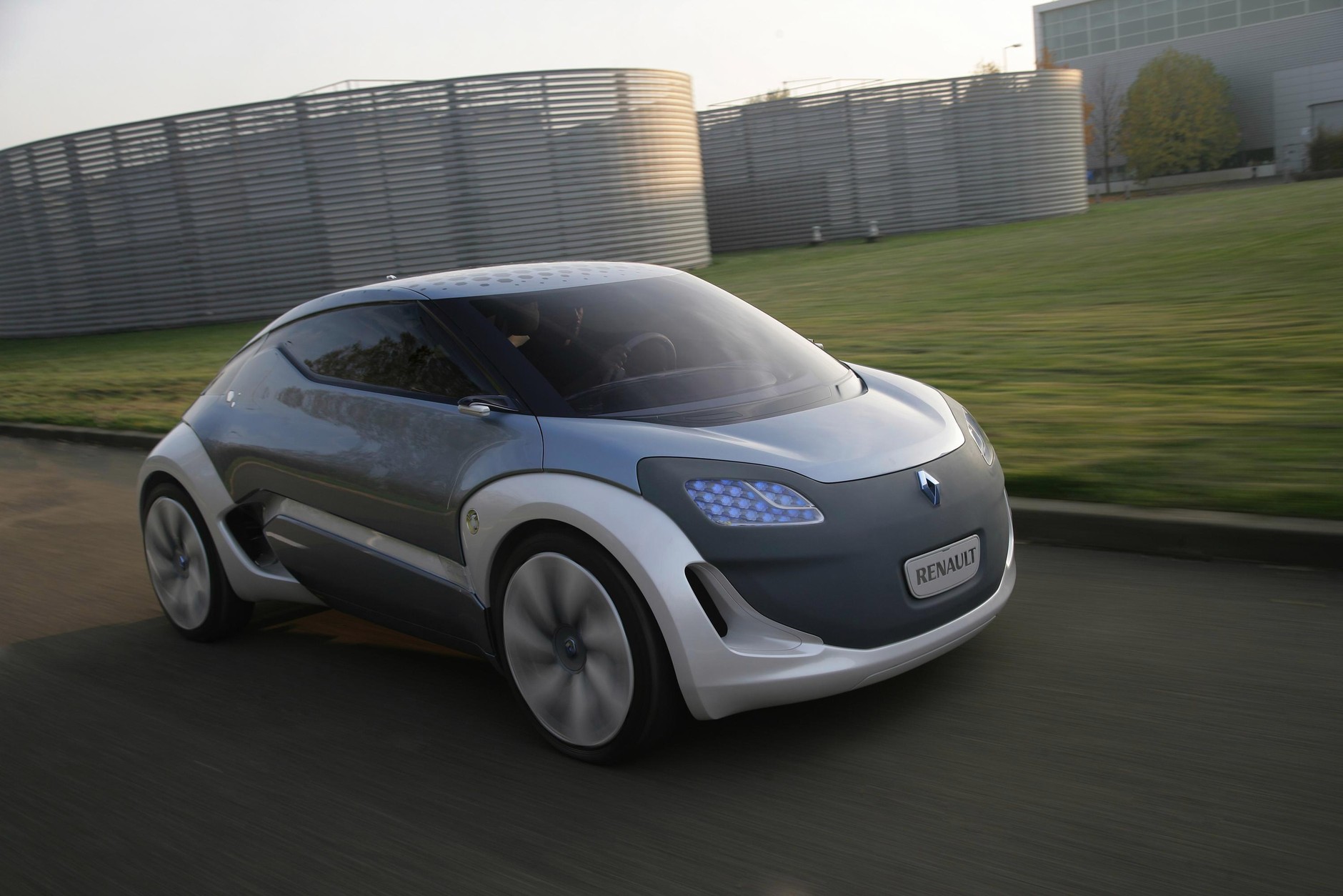 Genewa 2010: Renault - dwa kabriolety i ofensywa w dziedzinie zrównoważonej mobilności