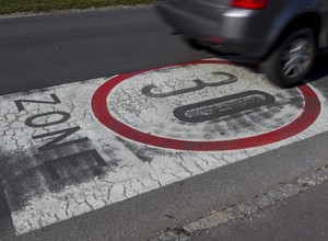 30 km/h na obszarach mieszkalnych. Nowy pomysł PE na zwiększenie bezpieczeństwa na drogach