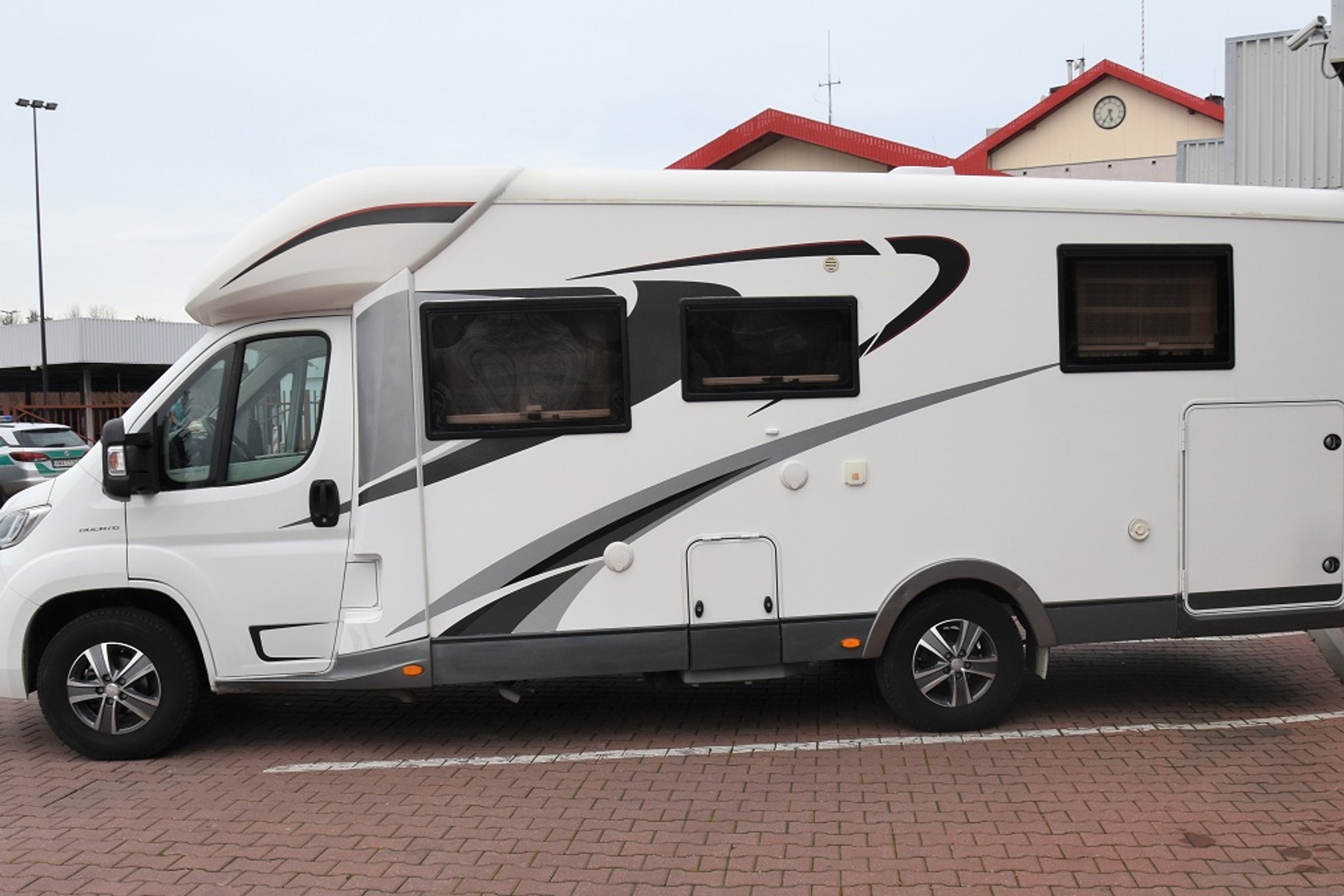 Zatrzymali na granicy kampera z przerobionym numerem VIN. To trzeba zawsze sprawdzić