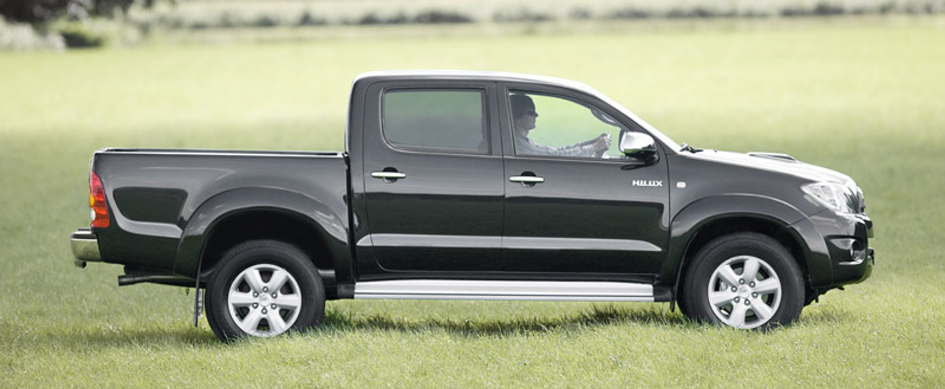 Toyota Hilux: restyling pickupa na nowy rok modelowy