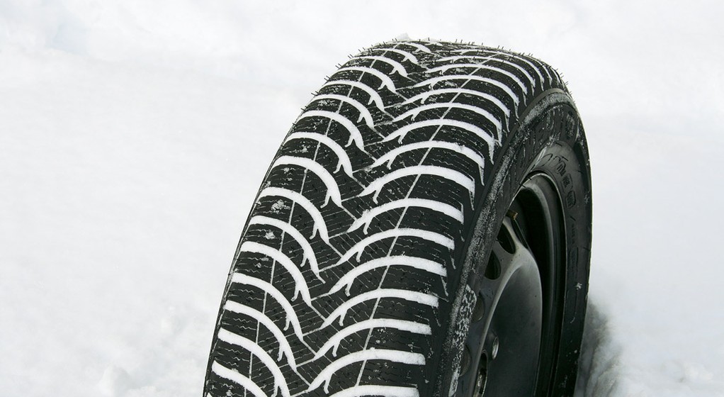 Auto na zimę: Opony zimowe, czyli jak przejechać bezpiecznie przez zimę