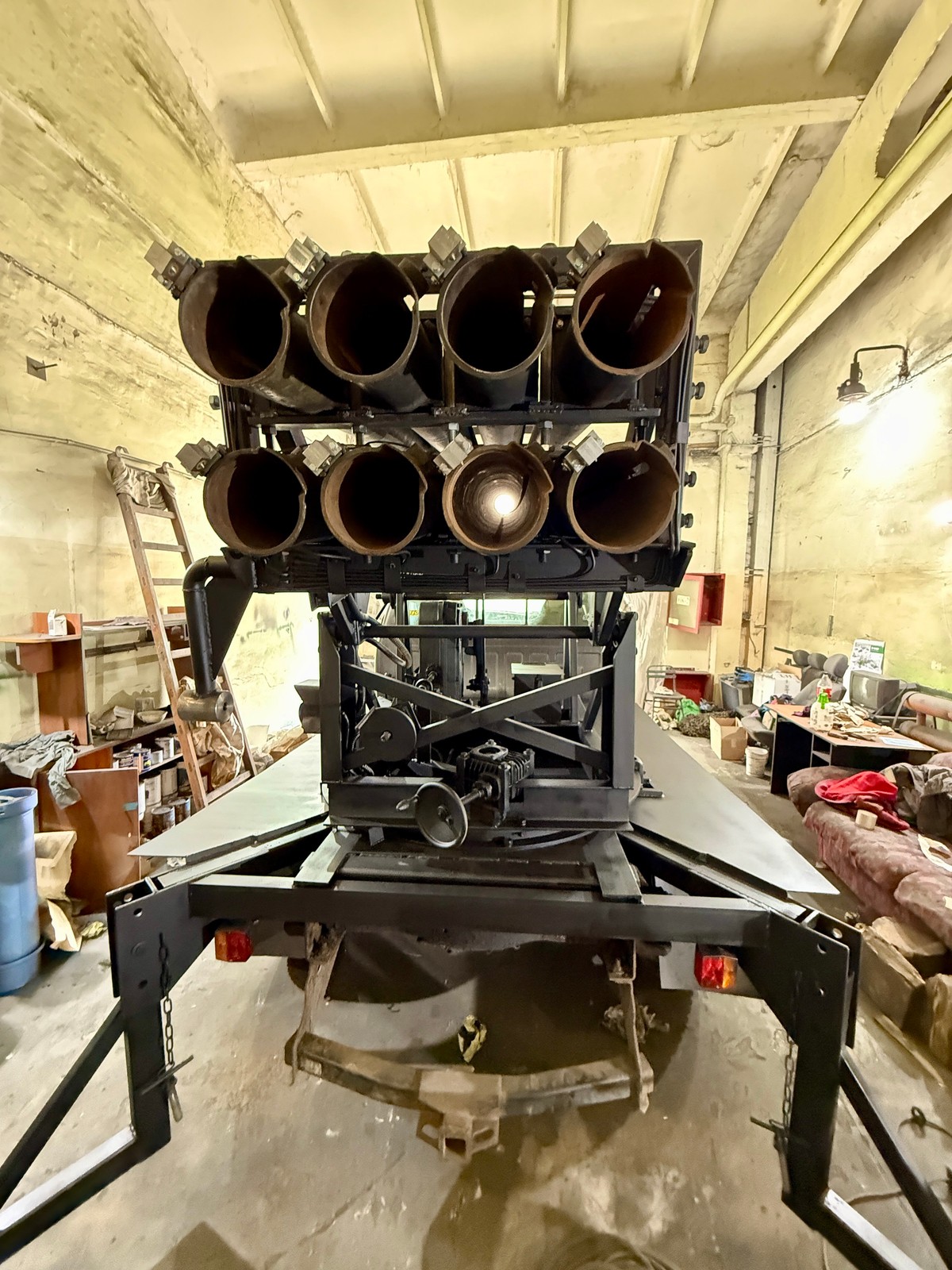 Na pace pickupa da się zamontować nie tylko karabin maszynowy, ale i wyrzutnię rakiet niekierowanych.