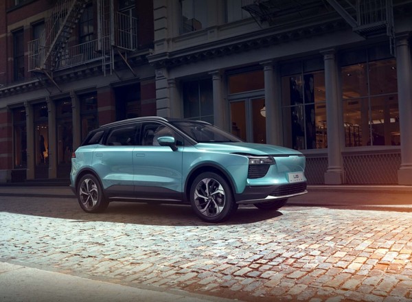 Kupił chińskiego SUV-a. Teraz radzi: "Trzymaj ręce z daleka od tych samochodów"