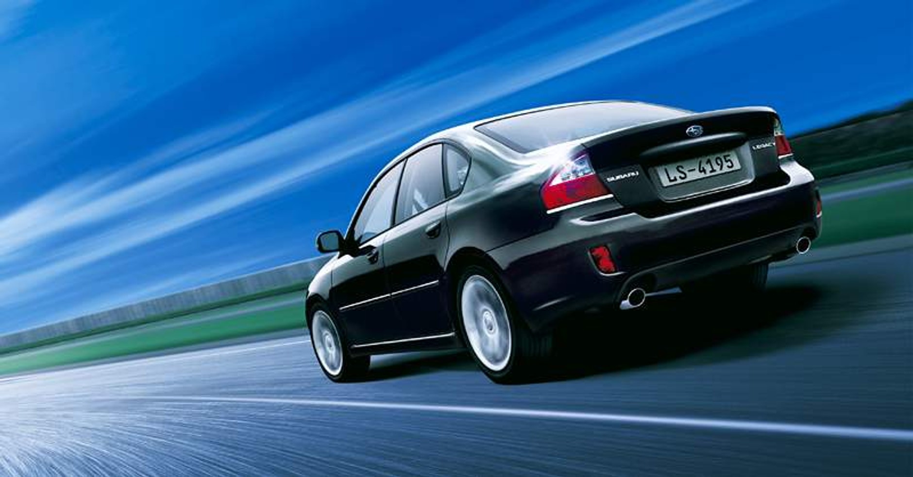 Paryż: Subaru Legacy po face liftingu