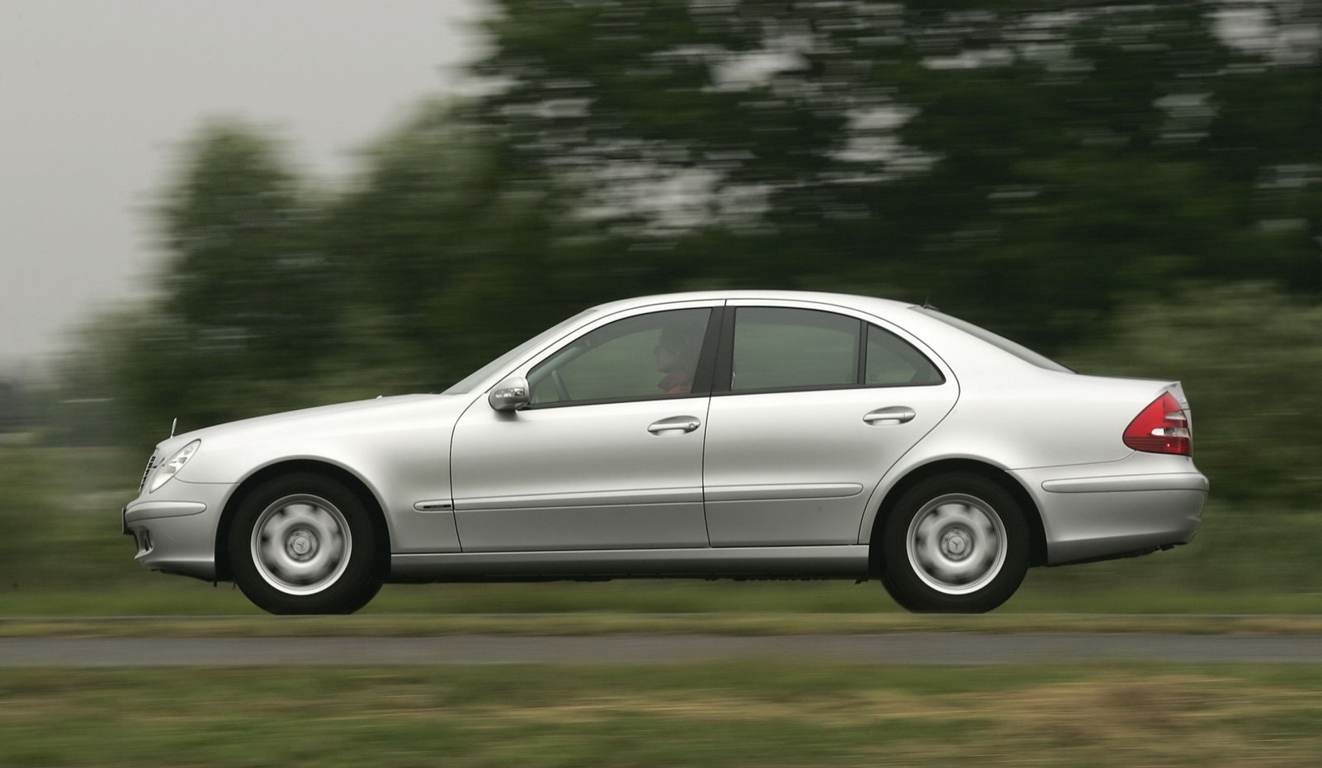 Mercedes klasy E 2.6 – od 23 900 zł