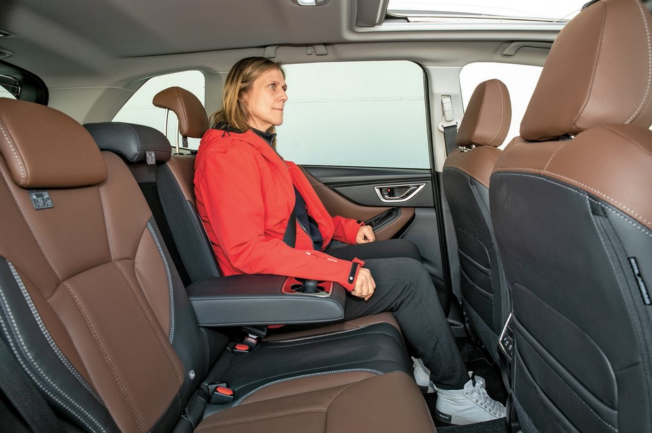 Subaru Forester 2022 - z tyłu panują królewskie warunki do podróżowania.