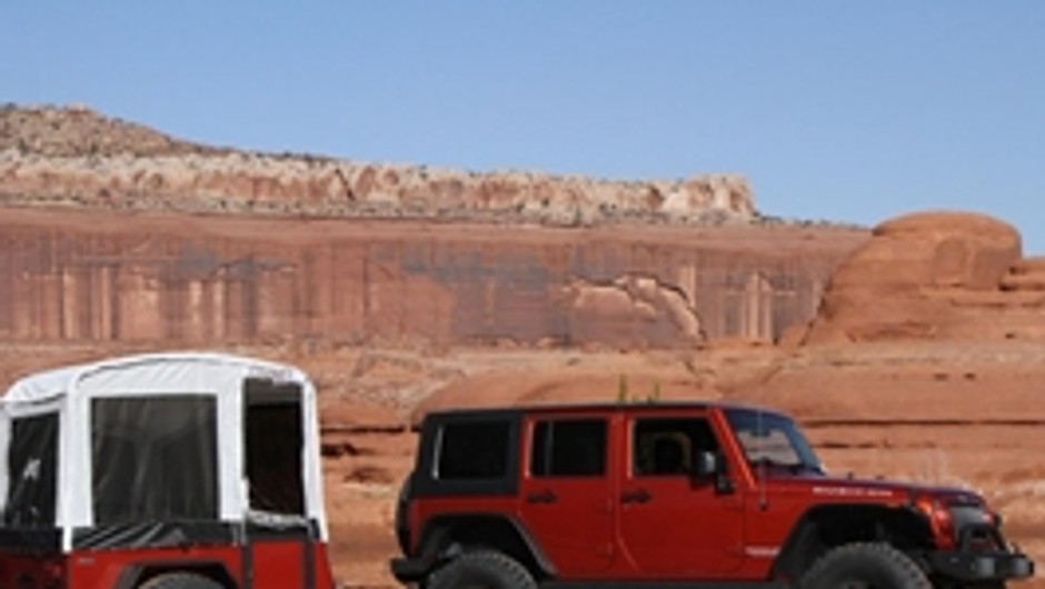 Jeep Wrangler z przyczepką 