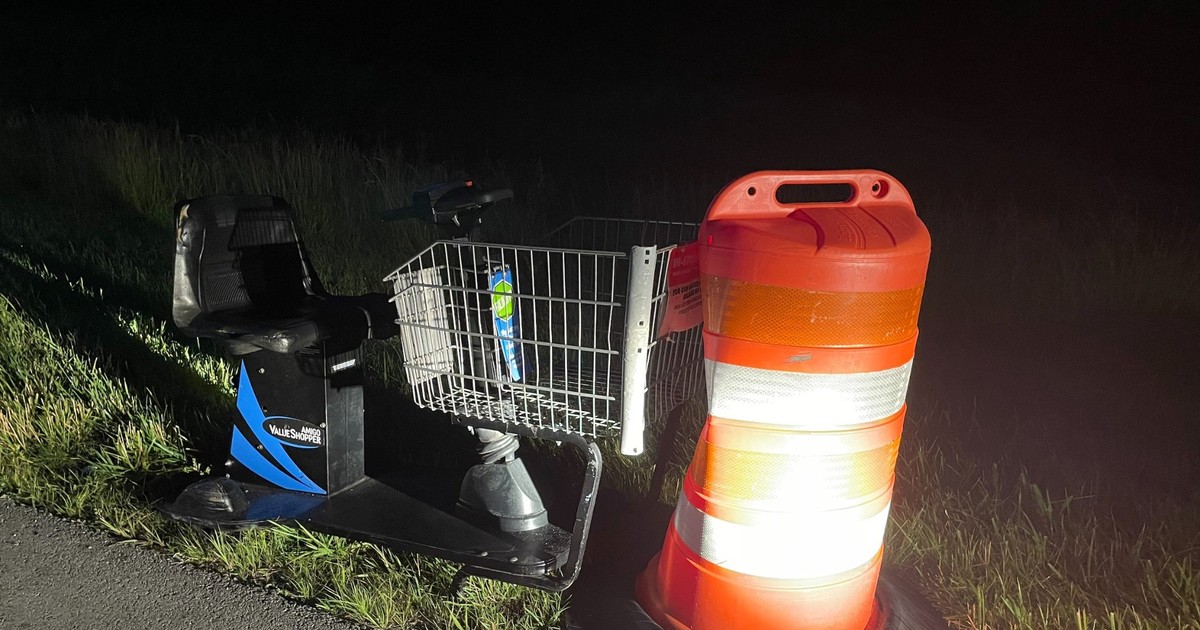 elektryczny wózek na zakupy złapany na autostradzie