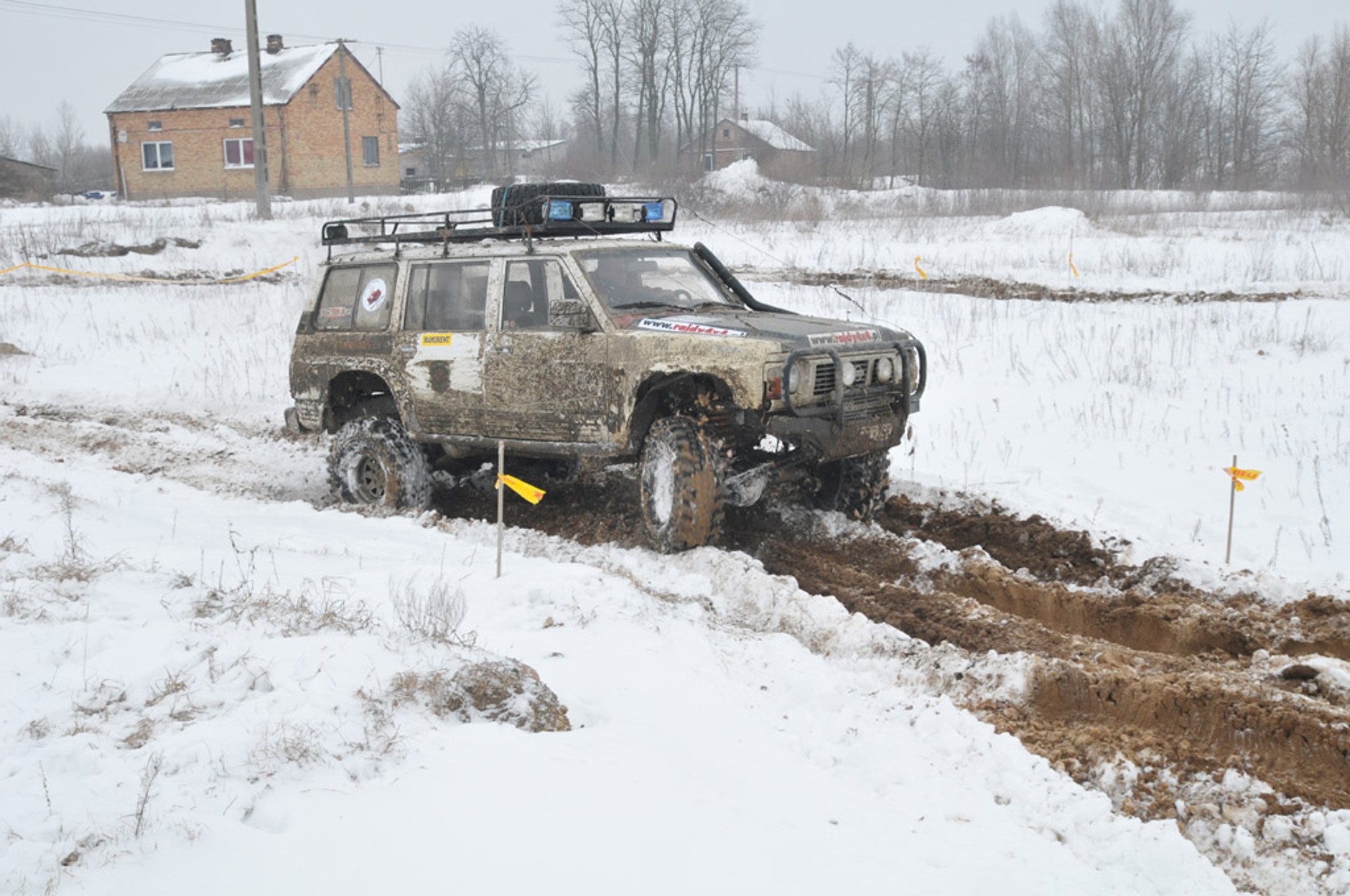 Terenowa integracja „dla choinki” pod znakiem śniegu i mrozu