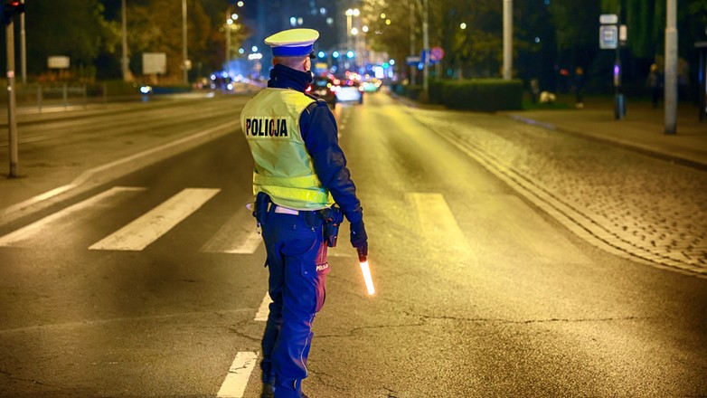 Policjanci zatrzymali pijanego kierowcę w Jeleniej Górze - zdjęcie ilustracyjne