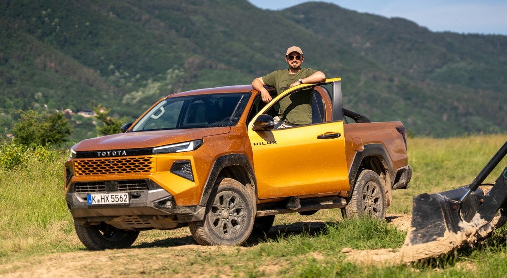 Pierwsza jazdą nową Toyotą Hilux