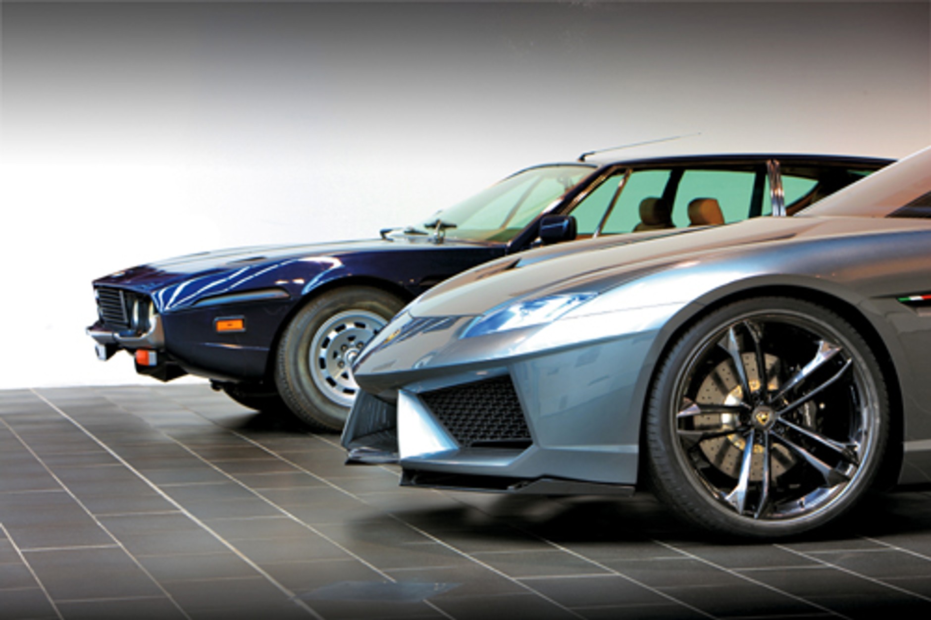 Lamborghini Estoque spotyka Espadę - Ostra limuzyna z bykiem w herbie