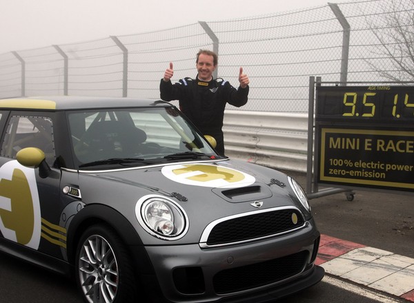 Rekord Mini E Race na słynnym torze Nürburgring-Nordschleife