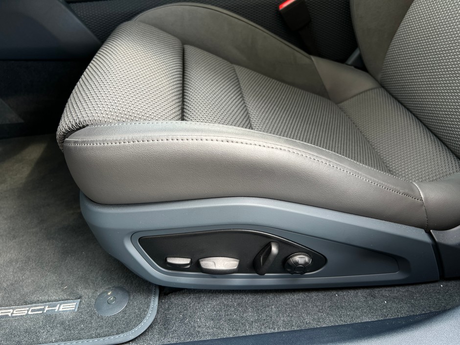 Porsche Taycan 4 Cross Turismo 2023