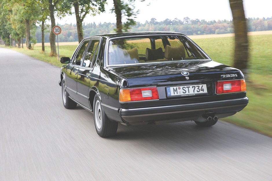 BMW 733i - lewy pas jest dla niego