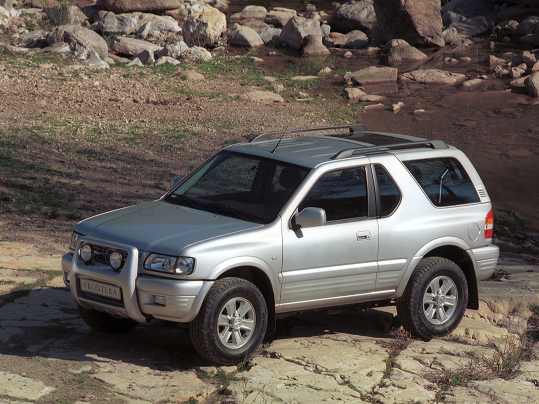 Opel Frontera dwudziestolatkiem