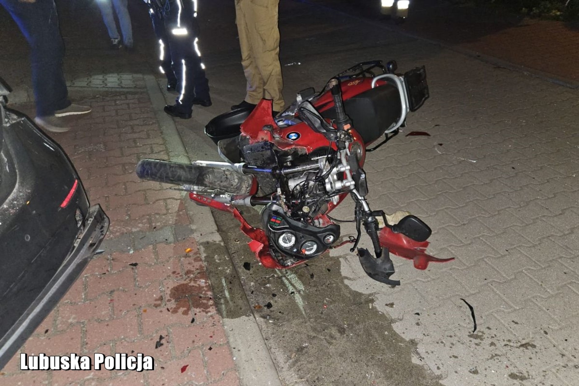 Dwaj bracia jechali na motocyklu bez kasków. Zginęli na miejscu