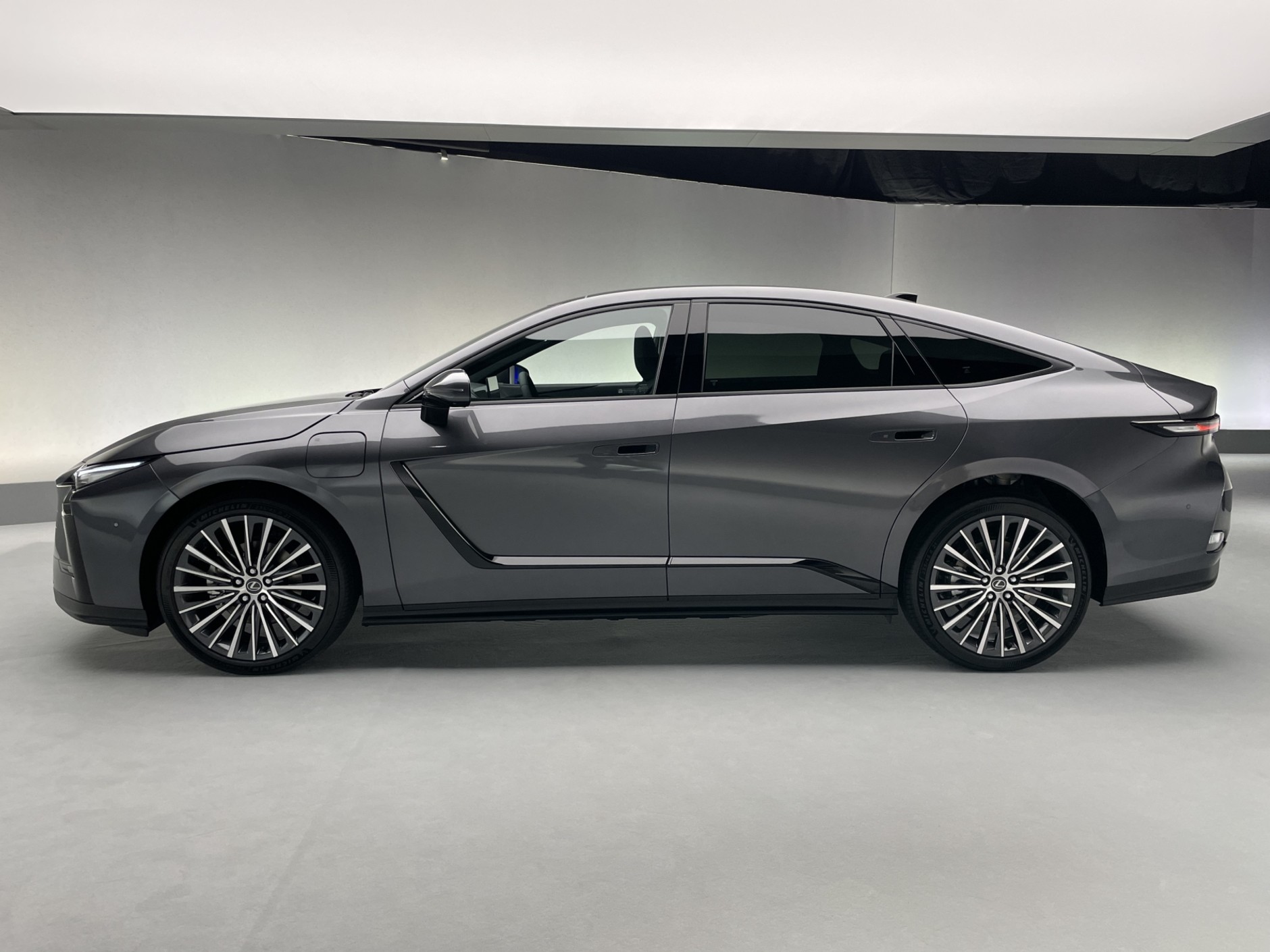 Nowy Lexus ES (2025)