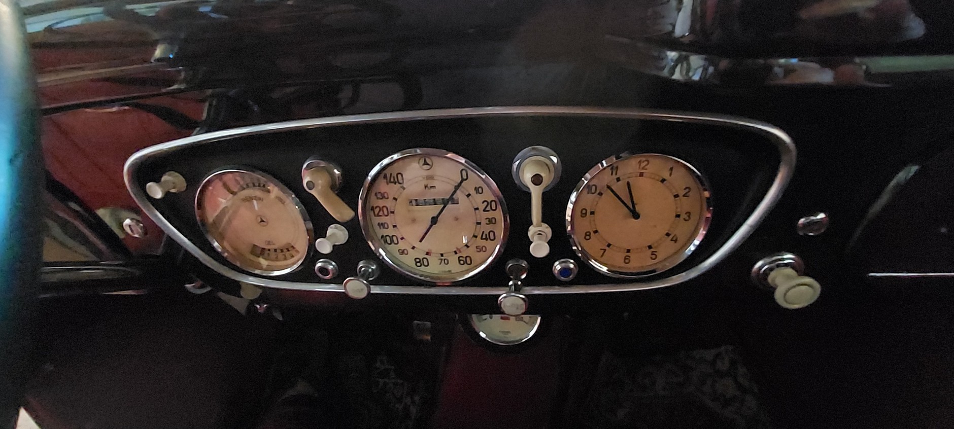 Mercedes 230 z 1937 r. Zegary