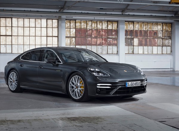 Panamera Turbo S E-Hybrid – nowe flagowe Porsche rozwija moc 700 KM