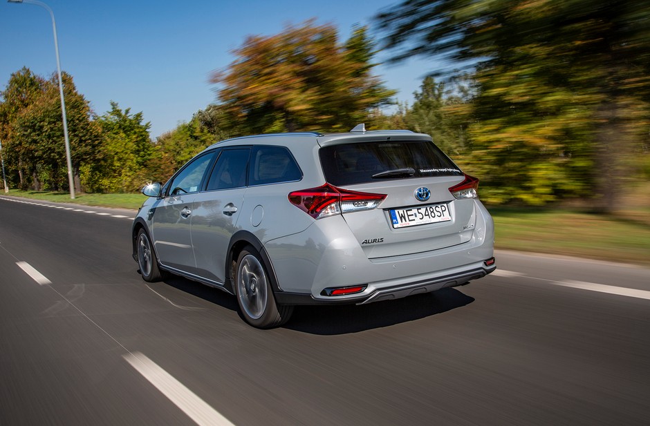 Toyota Auris Touring Sports kombi 1.8 Hybrid - hybryda dla aktywnych
