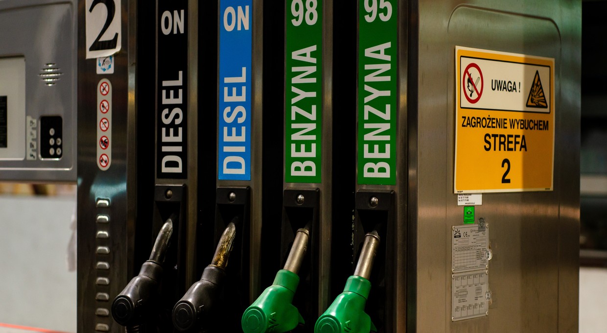 Sztuczna sytuacja na rynku paliwowym. Strategia na wybory?