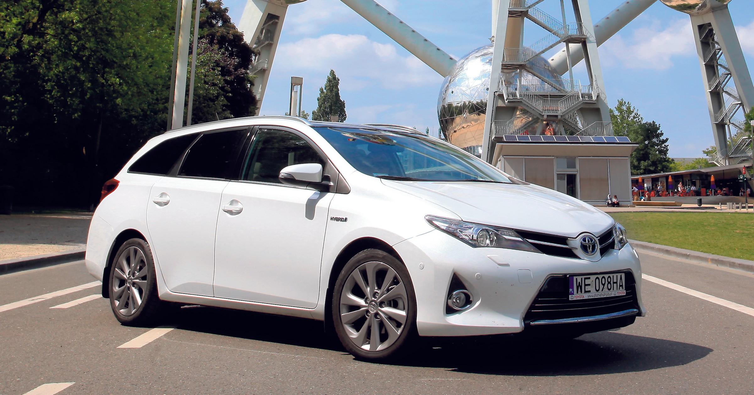 Toyotą Auris Hybrid przez Europę