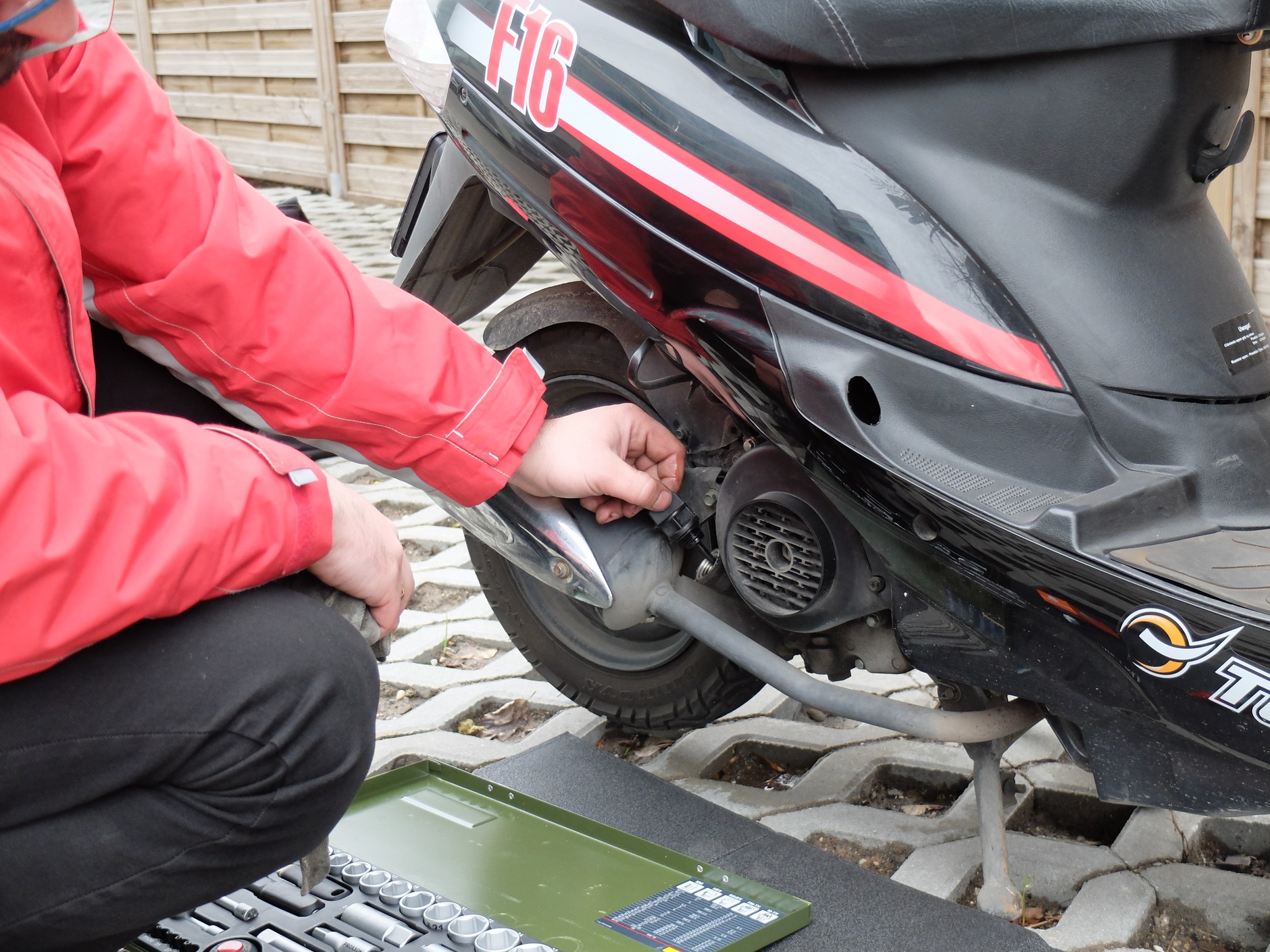 Sprawdź olej zanim uruchomisz!