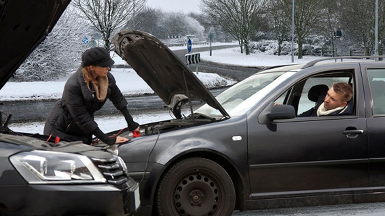 Rozrusznik kręci, silnik załapuje, w ostatniej chwili włącza się alarm i jednostka gaśnie