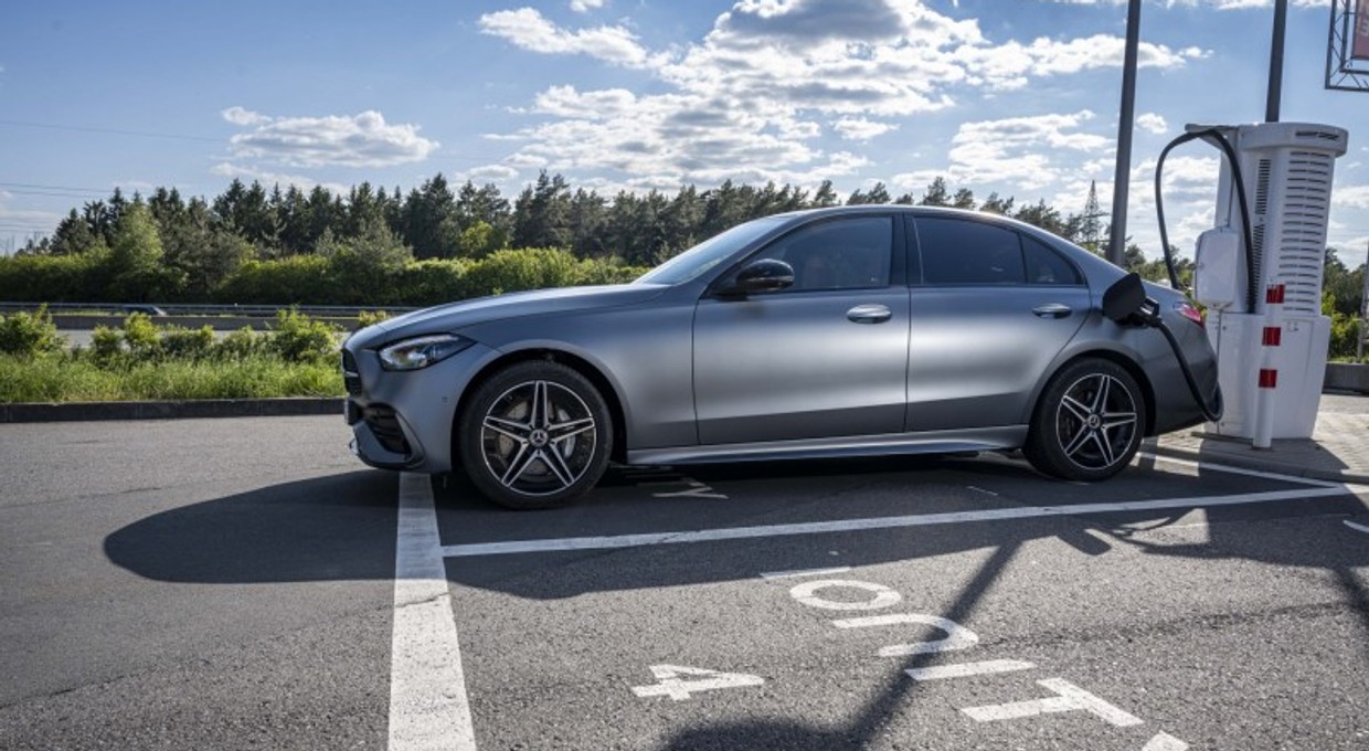 Mercedes klasy C - debiutują hybrydy plug-in z zasięgiem ponad 100 km