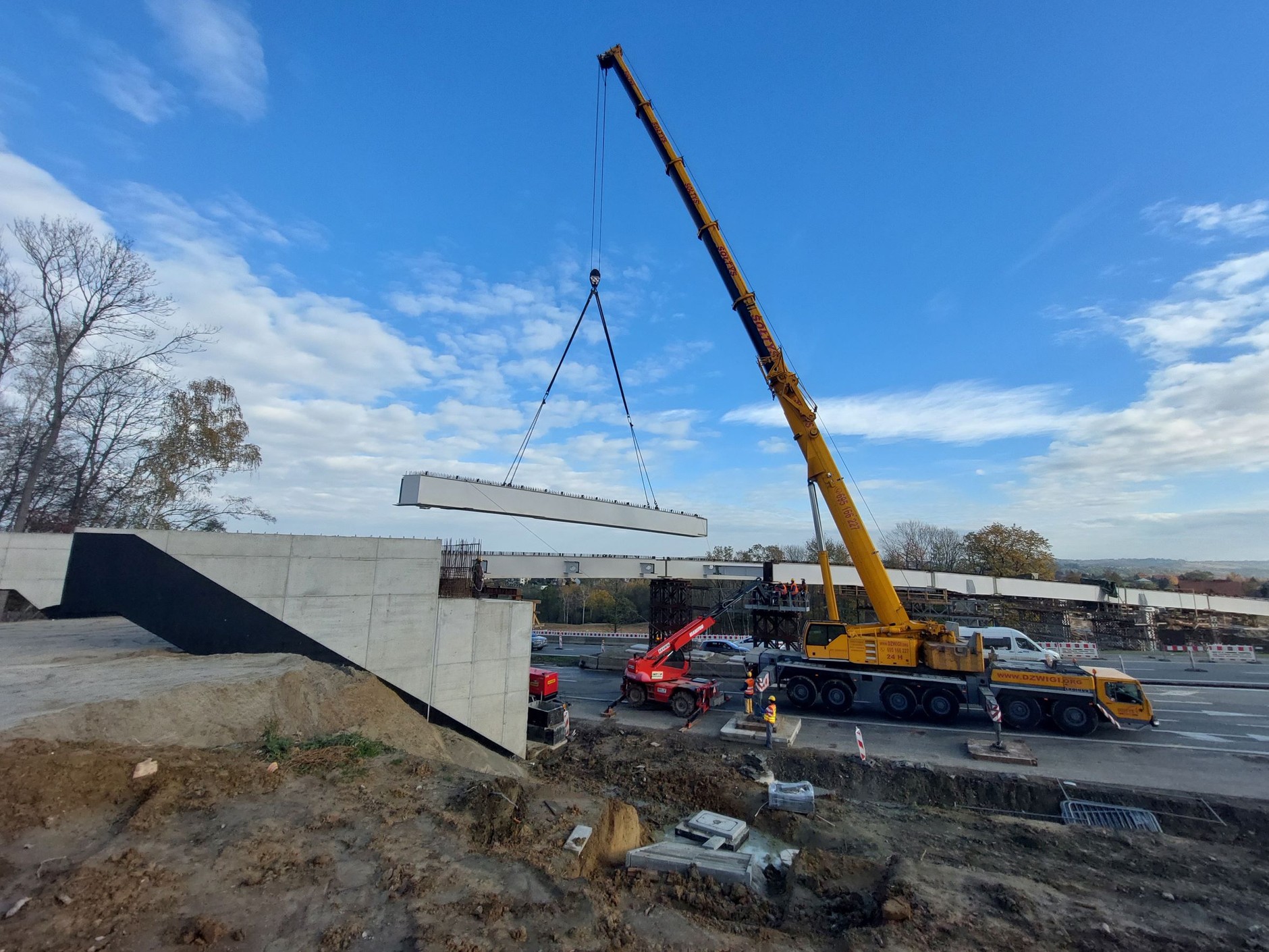 Wiadukt budowany na zakopiance na wysokości miejscowości Gaj