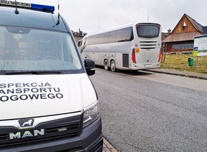 Kontrola autokaru z dziećmi zakończyła się interwencją policji. Wezwała ją ITD