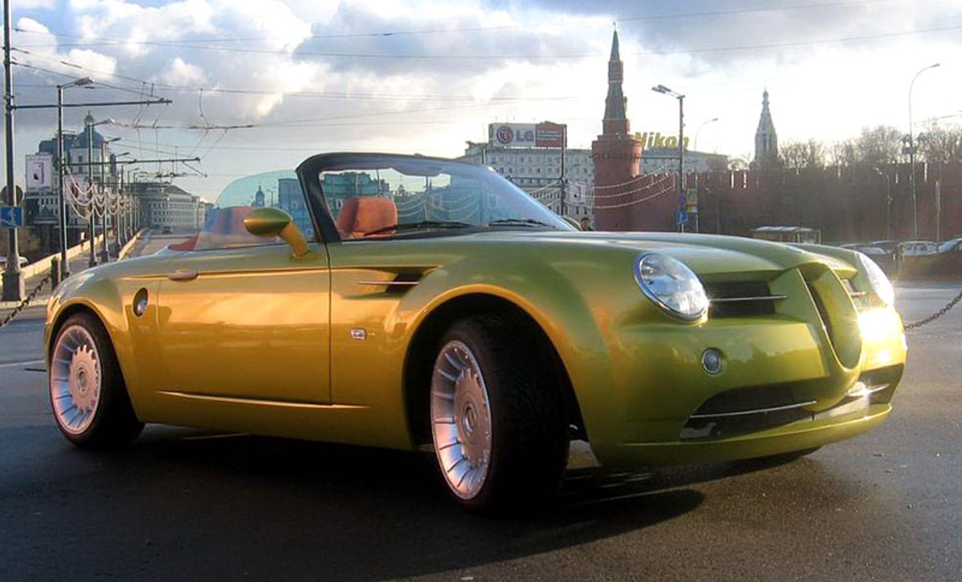 Cardi Body II: dwumiejscowy roadster z organami BMW