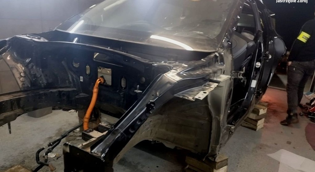 Policjanci odzyskali skradziony samochód i zlikwidowali tzw. dziuplę