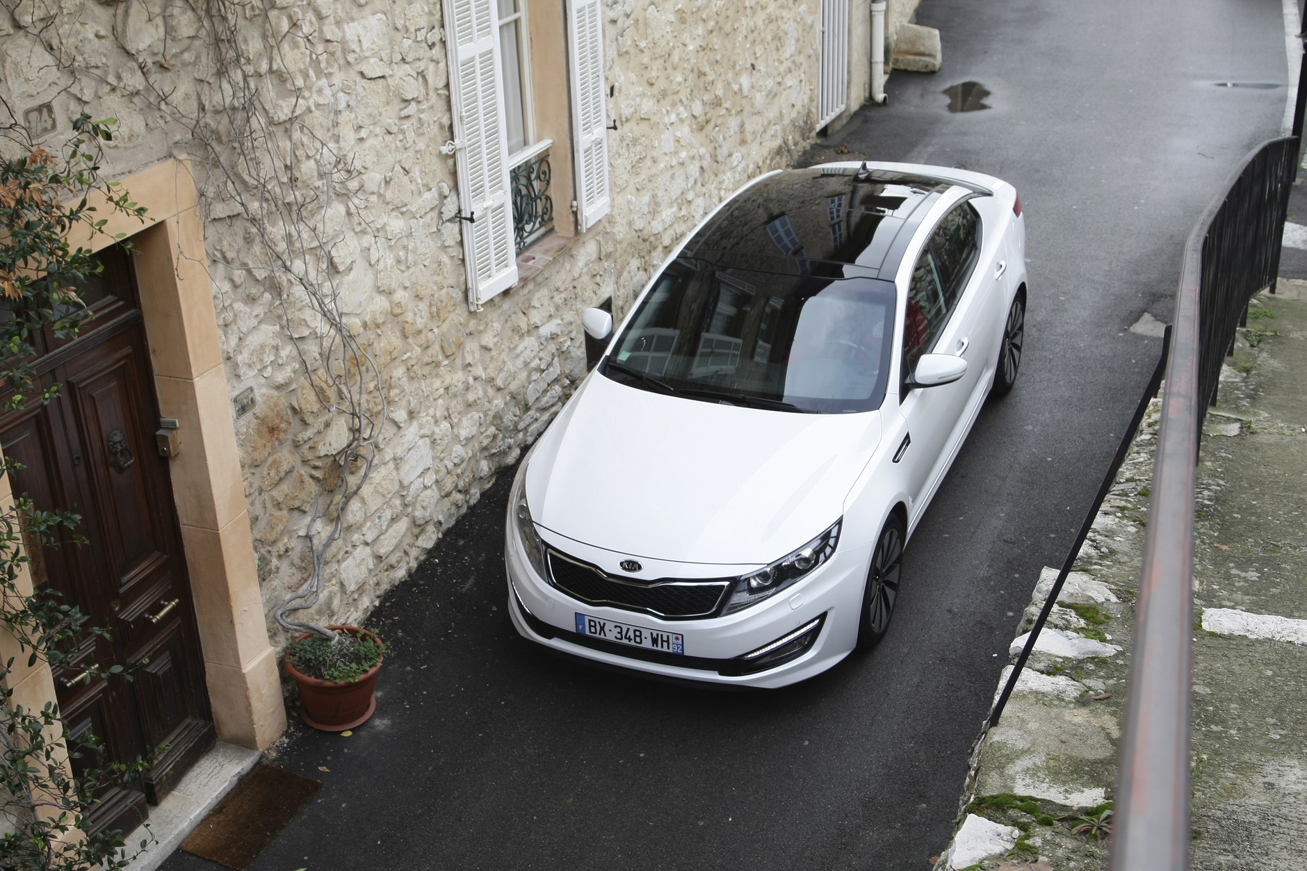 Kia Optima kontra Toyota Avensis: czy można pokonać mistrza?