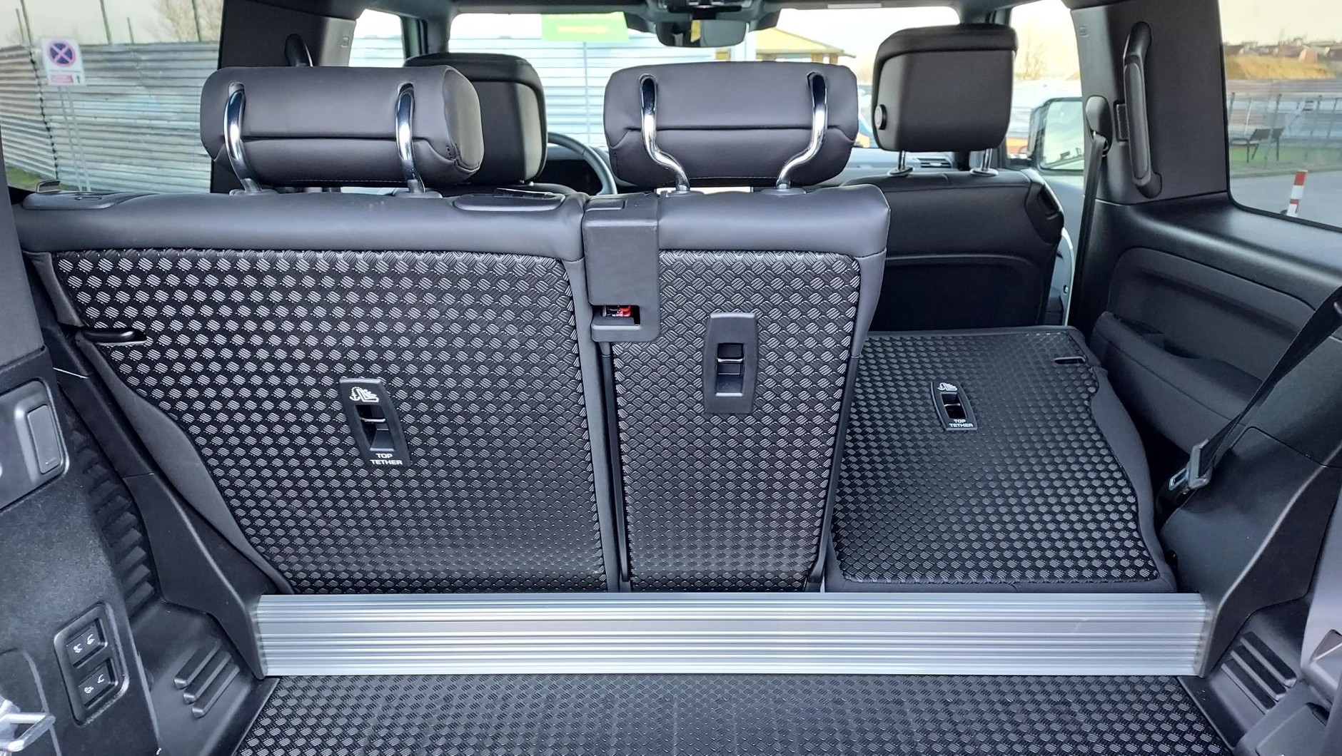 Land Rover Defender 90
