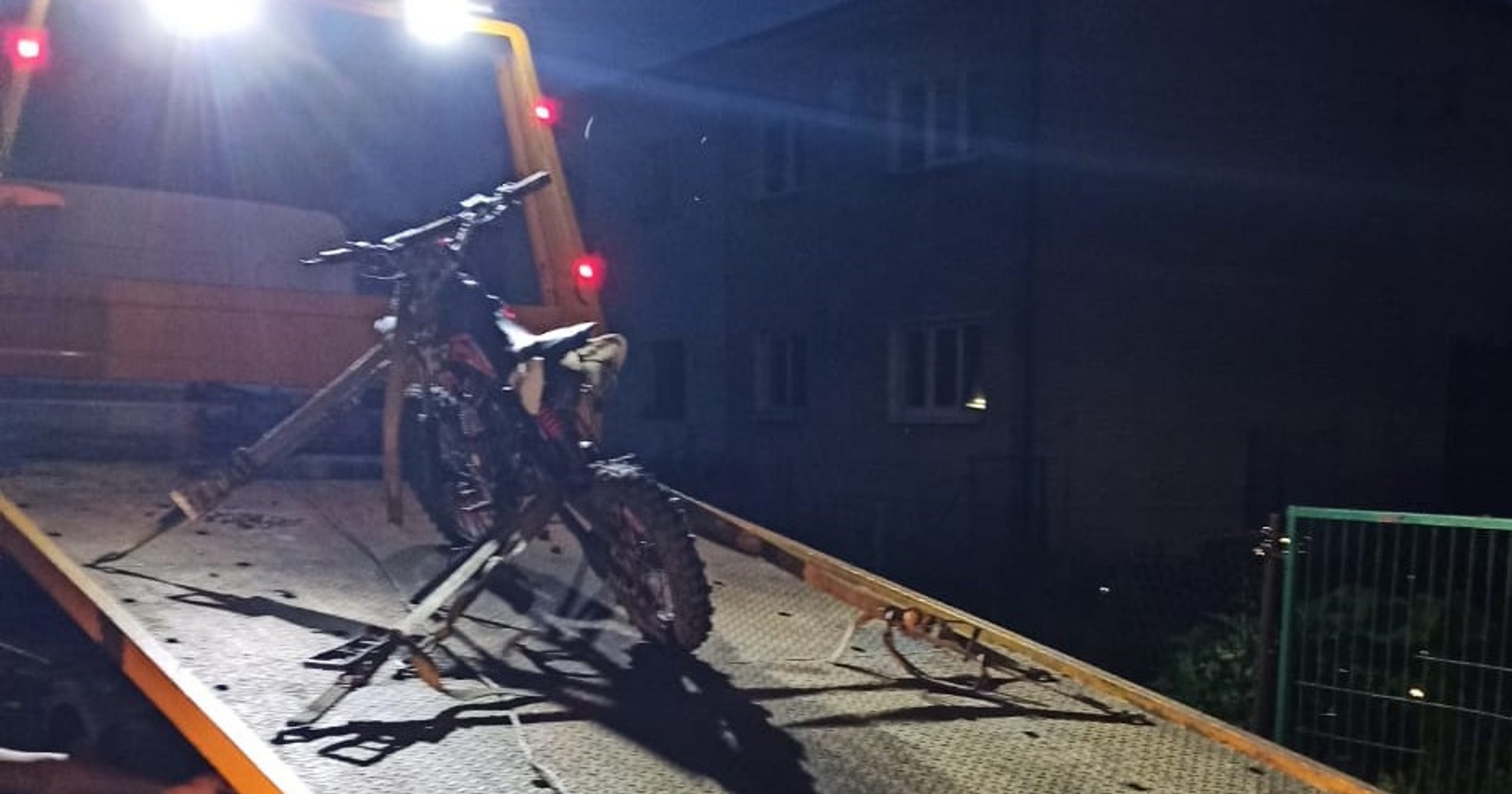 Policjanci zauważyli motocykl bez tablic. Było tak, jak się spodziewali