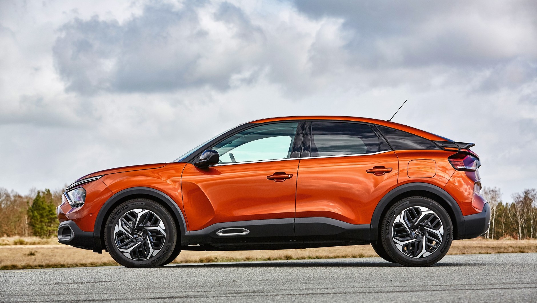 Nowy Citroen C4 kontra Kia XCeed - kompakty czy jednak SUV-y?