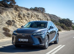 Hybrydy i hybrydy plug-in Lexusa pewne przez lata z programem przedłużania gwarancji baterii