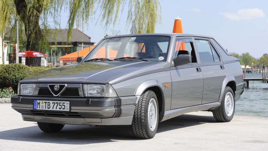 Alfa Romeo 75 - Jubileuszowy model z turbodopingiem