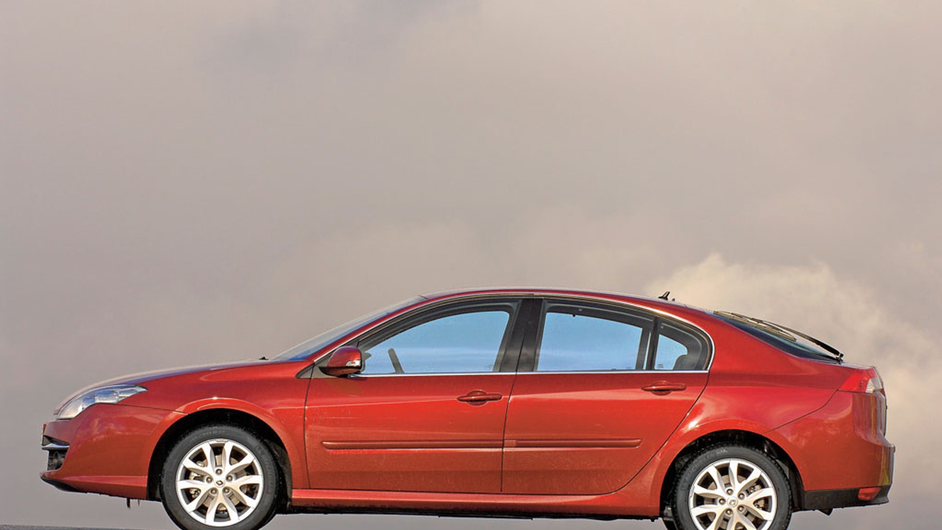 Renault Laguna III - wymiary wersji liftback