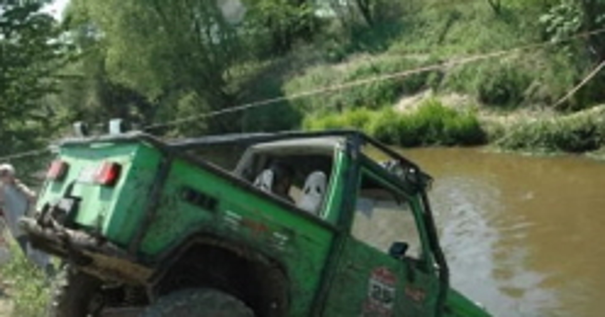 Terenówki V8 zdominowały zawody w off-roadzie