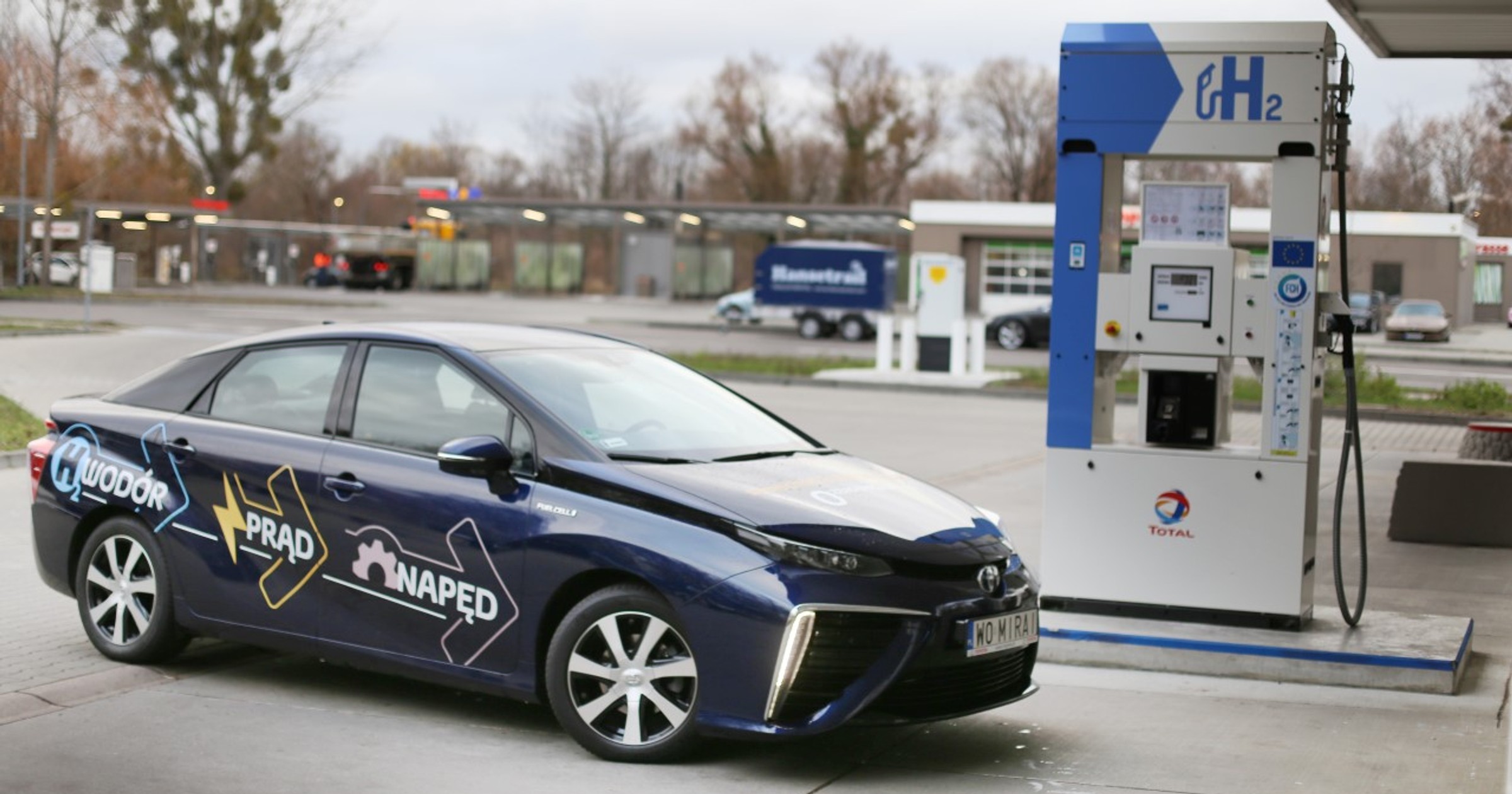 Czy auta na wodór zastąpią elektryczne? Rząd wspiera budowę stacji wodorowych i punktów ładowania prądem