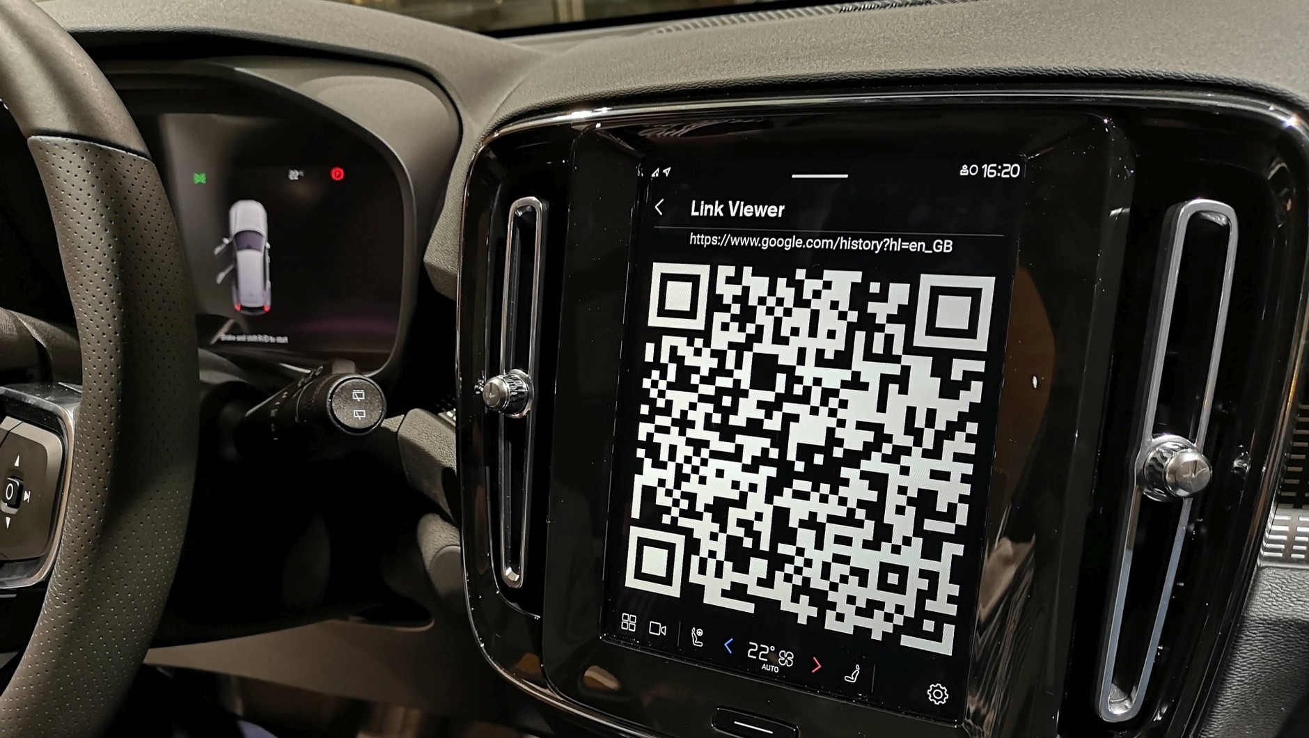 Kod QR do zalogowania się do samochodu z systemem Android Automotive