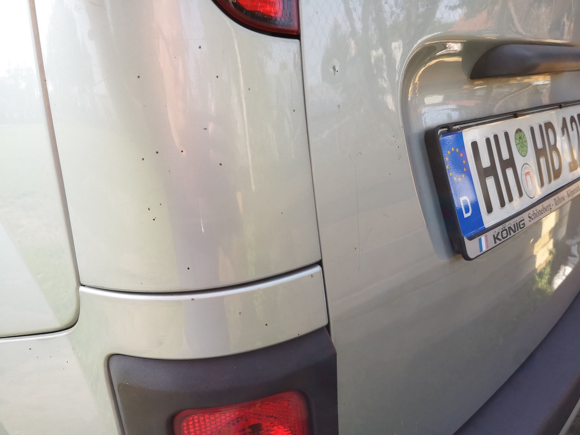 Renault Kangoo 1.6 2007, auto z ogłoszenia: wgniotki tu i tam, m.in. na klapi