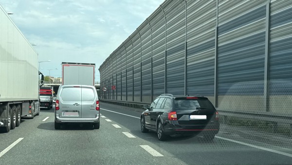 "Jazda na suwak" czy "zasada zamka błyskawicznego"? Wyjaśniamy